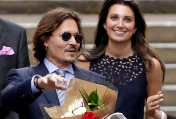 Johnny Depp evli ve 2 çocuklu avukatı ile yasak aşk yaşıyor!