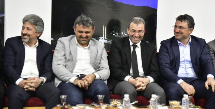 Pendik Trabzonlular Derneği'ne Ziyaret: Pendik Belediye Başkanı Ahmet Cin ve Özer Sarıkaya’dan Dernek Ziyareti