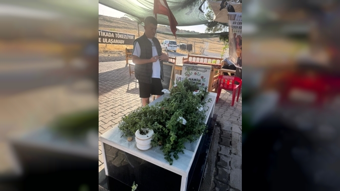 Muhammed Numan Kalkan, Narin Güran’ın Mezarını Ziyaret Etti