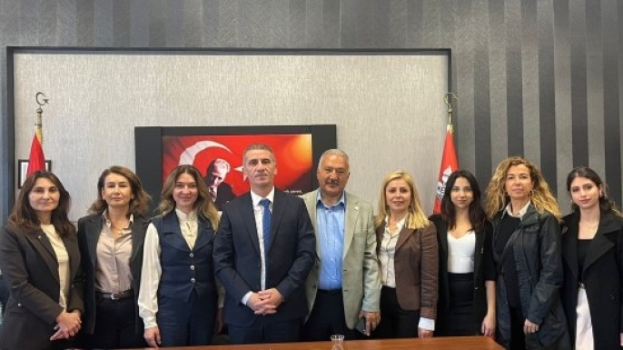 Pendik CHP'den 24 Kasım'da Öğretmenlere Anlamlı Ziyaret