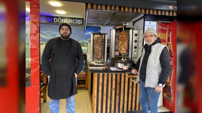 Yakup Usta Farkını Gösterdi: Pendik Hindi Dönerle Tanıştı