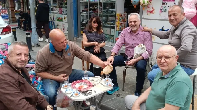 Pendik Esnafının “Ayaküstü Kahvaltı” Geleneği Sürüyor