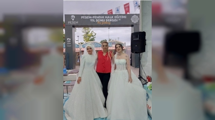 Pendik Halk Eğitim Merkezi’nden Sahne Makyajı ve Gelin Saçı Gösterisi