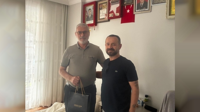 Pendik’te Babalar Günü’nde Şehit Babalarına Anlamlı Ziyaret
