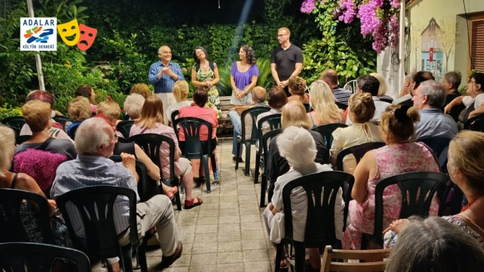 "Evlilik Vasiyetnamesi" Büyükada'da Sanatseverlerden Tam Not Aldı