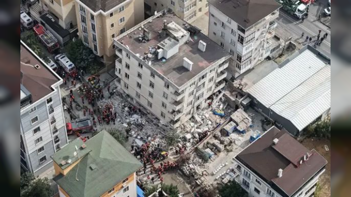 İstanbul Maltepe’de 7 Katlı Bina Çöktü: 5 Kişi Hayatını Kaybetti
