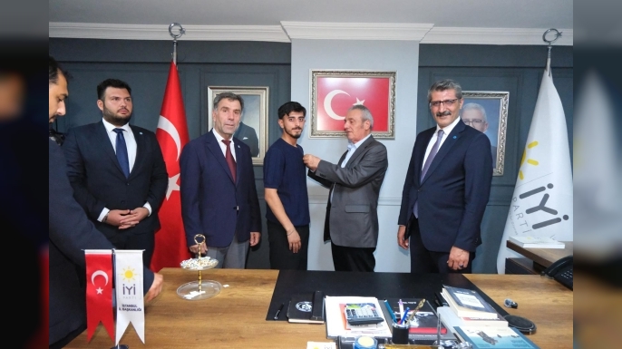 İYİ Parti Pendik'te Gençlik Aşısı: Yaklaşık 35 Genç Partiye Katıldı
