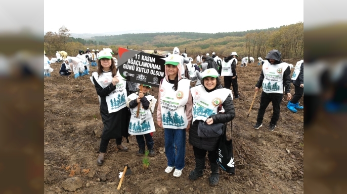 Pendik’te Binlerce Fidan Toprakla Buluştu
