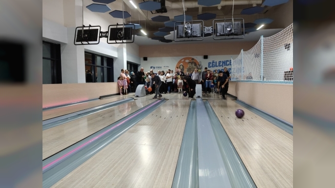 Pendik'te Eşler Arası Bowling Turnuvası