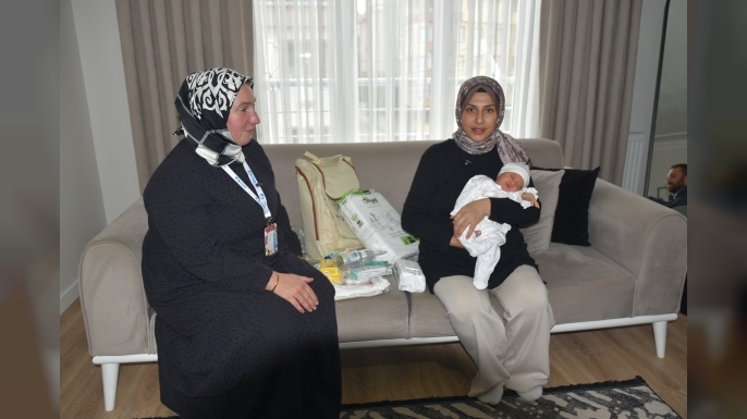 Pendik'te 'Hoş Geldin Bebek Hediye Paketi' Devam Ediyor