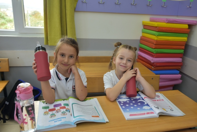 Pendik'te Yeni Eğitim Yılında 12 Bin Öğrenciye Termos Hediyesi