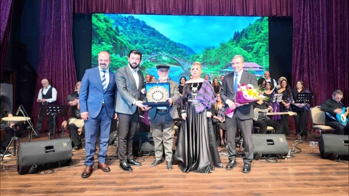 ‘Yedi Bölge Bir Sahne’de Karadeniz Coşkusu