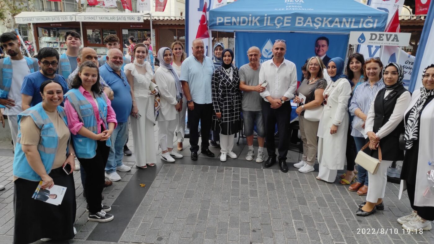 Toplantı sonrası Deva Parti standı ziyaret edildi.