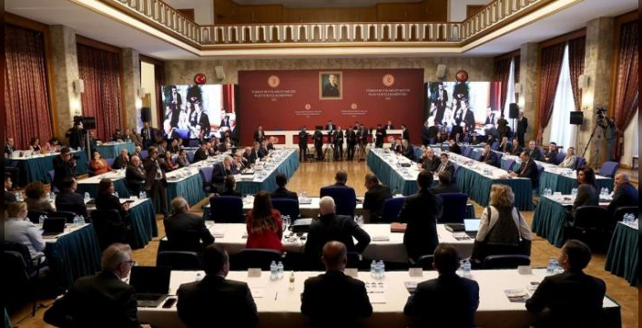 Ekonomi ve Siyaset İlişkisi: Kamu Kararları Vatandaşı Nasıl Etkiliyor?